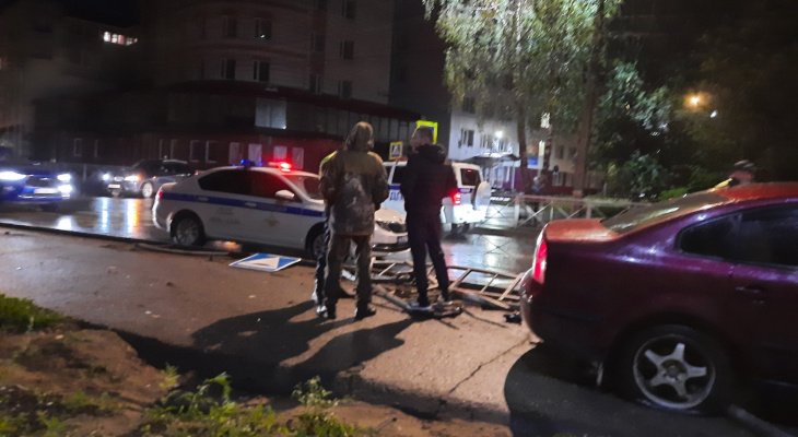 Заборы не спасают: эксперты о недавнем ДТП с пьяным водителем, который вылетел на тротуар в Сыктывкаре