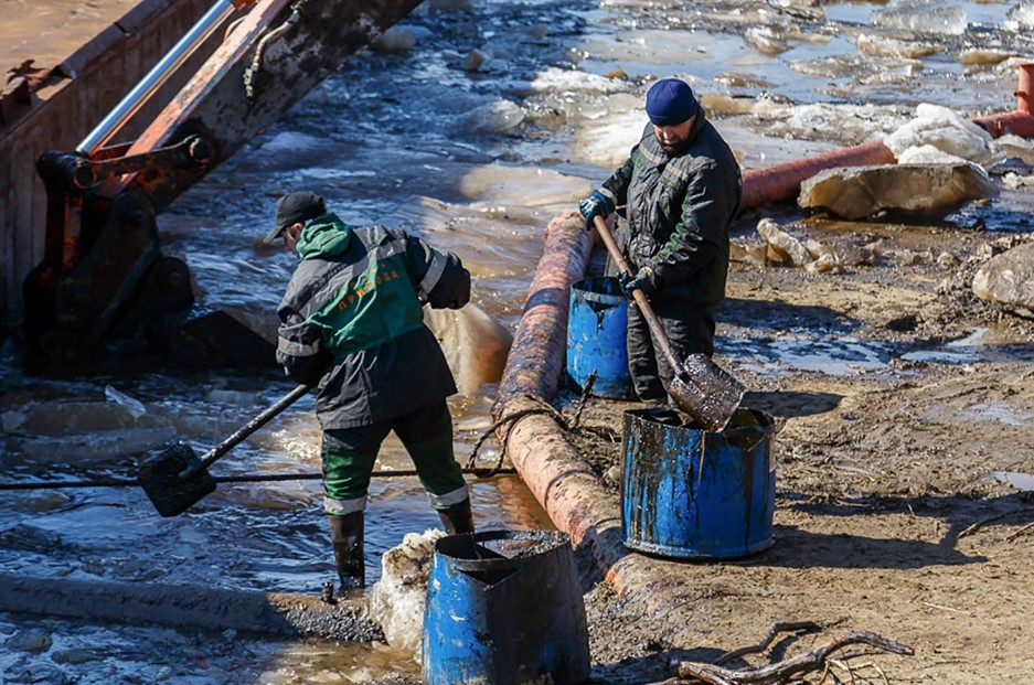 «Лукойл-Коми» оштрафовали за загрязнение пастбищ нефтью