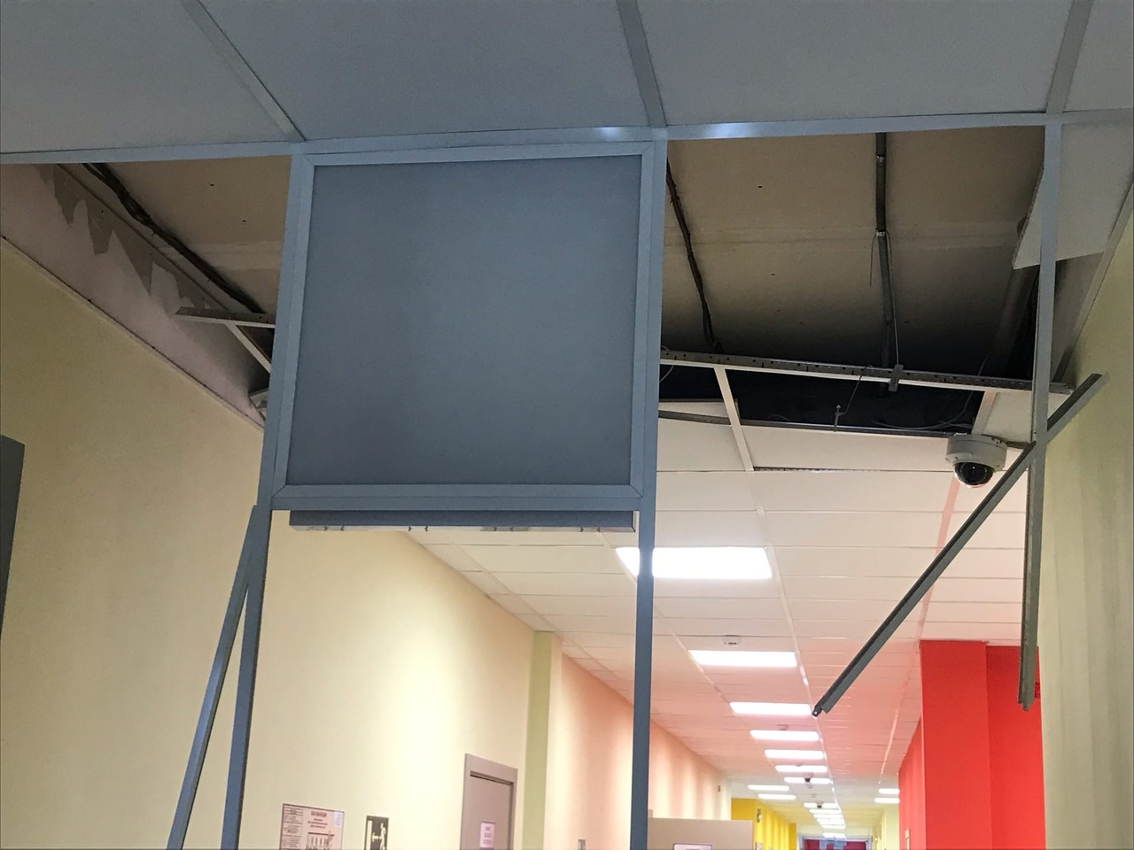 «Как проект прошел госэкспертизу?»: в Коми обрушился потолок в новой школе