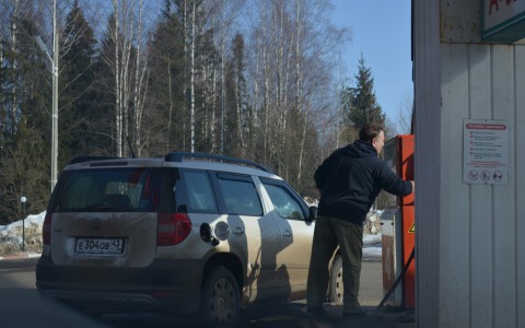 На автозаправках Сыктывкара творится паника: люди не готовы к нововведениям