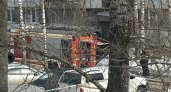 Сыктывкарцы: «Из подъезда валит дым, пожарные что-то пилят»