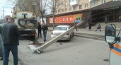 В Коми КамАЗ уронил бетонный столб