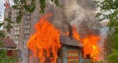 В Сыктывкаре полыхает жилой дом