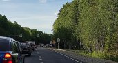 "Стояли в пробке 45 минут": сыктывкарцы жалуются на дорожный затор на трассе "Вятка"