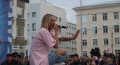  Mary Gu спела вместе с сыктывкарской девочкой на фестивале "Облака" свой хит "Косички"