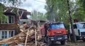 Появились фото сноса страшной "деревяшки" на улице Орджоникидзе в Сыктывкаре