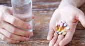Врач рассказала, кому и когда может быть опасно принимать витамины