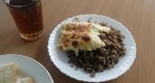 "Еда слипшаяся, холодная, невкусная": сыктывкарцы пожаловались на питание в школах 