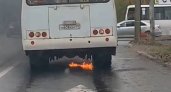В Сыктывкаре прямо во время езды загорелся автобус