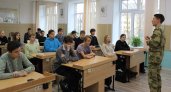 В Сыктывкаре офицер Росгвардии провел для гимназистов единый урок мужества