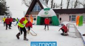 "Мячом в лицо попало": в Сыктывкаре прошел хоккей на валенках