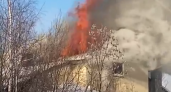 В Коми сняли на видео полыхающий коттедж