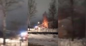 В Сыктывкаре полыхает многоквартирный дом
