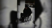 В Сыктывкаре инвалид-колясочник вынужден преодолевать сугробы, чтобы добраться до дома
