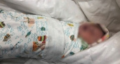 Новорожденному, которого нашли в подъезде в Сыктывкаре, подбирают семью