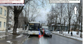 В Сыктывкаре "легковушка" столкнулась с автобусом
