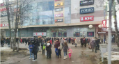 В Сыктывкаре посетители ТЦ "Парма" эвакуировались из-за сообщения о подозрительном пакете