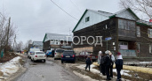 В Сыктывкаре МЧС и полиция оцепили один из дворов в Лесозаводе