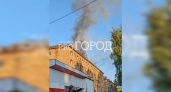 Пожарные ликвидируют возгорание бывшего общежития в Сыктывкаре