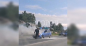 В Коми прямо на дороге загорелся автомобиль