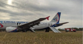 Самолет "Уральских авиалиний" экстренно сел в поле под Новосибирском