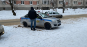Сыктывкарские автоинспекторы помогли водителю со сломанным авто