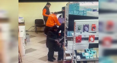 Мать и сын, что украли в воркутинском магазине ноутбук за 100 тысяч рублей, попали на видео