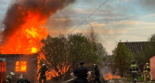 Появились новые фото и видео страшного пожара в частном доме Сыктывкара