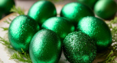 "Изумрудные" яйца на Пасху: яркий и приятный цвет придадут 2 растения — метод окрашивания от бабушки