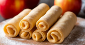 Быстрые яблочные трубочки на сковороде за 5 минут: легкий рецепт
