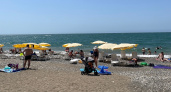 "Купаться невозможно, мы все сидим на берегу": Черное море преподнесло неприятный сюрприз отдыхающим