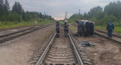 ЧП на железной дороге в Коми: водитель выехал на пути перед составом