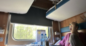 В ключевом споре РЖД поставлена точка: имеет ли право пассажир запрещать сидеть на «своей» нижней полке — реальная история