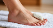 Тру пяточки один раз в неделю — кожа как у младенца: 1 дешевый трюк вместо СПА педикюра