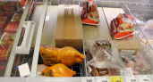Продавщица в "Пятерочке" увидела, как я закупаюсь курицей — указала на 3 признака: теперь знаю, как распознать "наколотое"