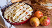 Лью молоко на яблоки — и пеку пирог нежнее любой шарлотки: получается пышный и в 2 раза быстрее