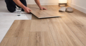 Дешевле ламината и теплее плитки: какое покрытие для пола сейчас в тренде — служит десятилетиями