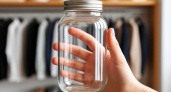 Ставлю банку в шкаф с одеждой и бед не знаю: бабулина хитрость для умных хозяек