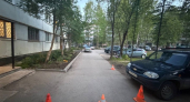 В Коми водитель Nissan сбил девочку на велосипеде во дворе жилого дома