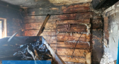В Коми пожарные эвакуировали двух жильцов из горящего частного дома