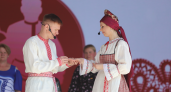 В Сыктывкаре провели «Свадьбу года»: молодожёны соединили сердца через народные традиции