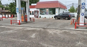 В Сыктывкаре на АЗС водитель не вытащил пистолет из бака и травмировал женщину