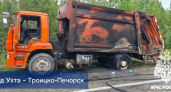 В Коми на трассе загорелся мусоровоз 