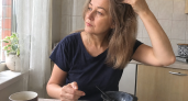Эффект «шлема» и дешевая желтизна: почему домашнее окрашивание седины старит, и как сделать салонный «дорогой» оттенок прямо на кухне