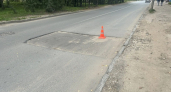 В Сыктывкаре водитель электросамоката попал в больницу после наезда на яму на проезжей части