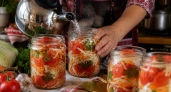 Закрываю по 50 банок — невероятно вкусный рецепт с помидорами и капустой по-славянски: просто заливаю кипятком