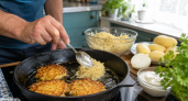 Научили жарить сочные драники по-белорусски без муки и яиц: как пирожные нежные, воздушные — 5 хитростей приготовления