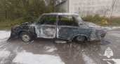В городе Коми огонь уничтожил автомобиль