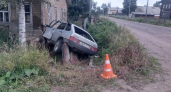В Коми водитель легкового автомобиля съехал в забор и дом