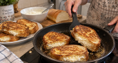 Сырники отдыхают: начиняю батон творогом и отправляю на сковороду — корочка хрустит, внутри нежный крем